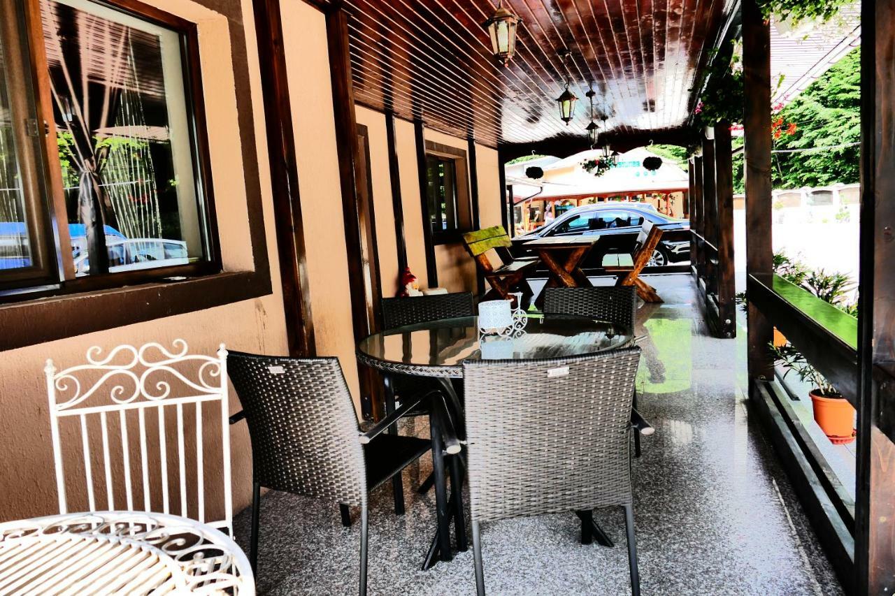 阿尼纳 Pensiunea Roua Florilor酒店 外观 照片